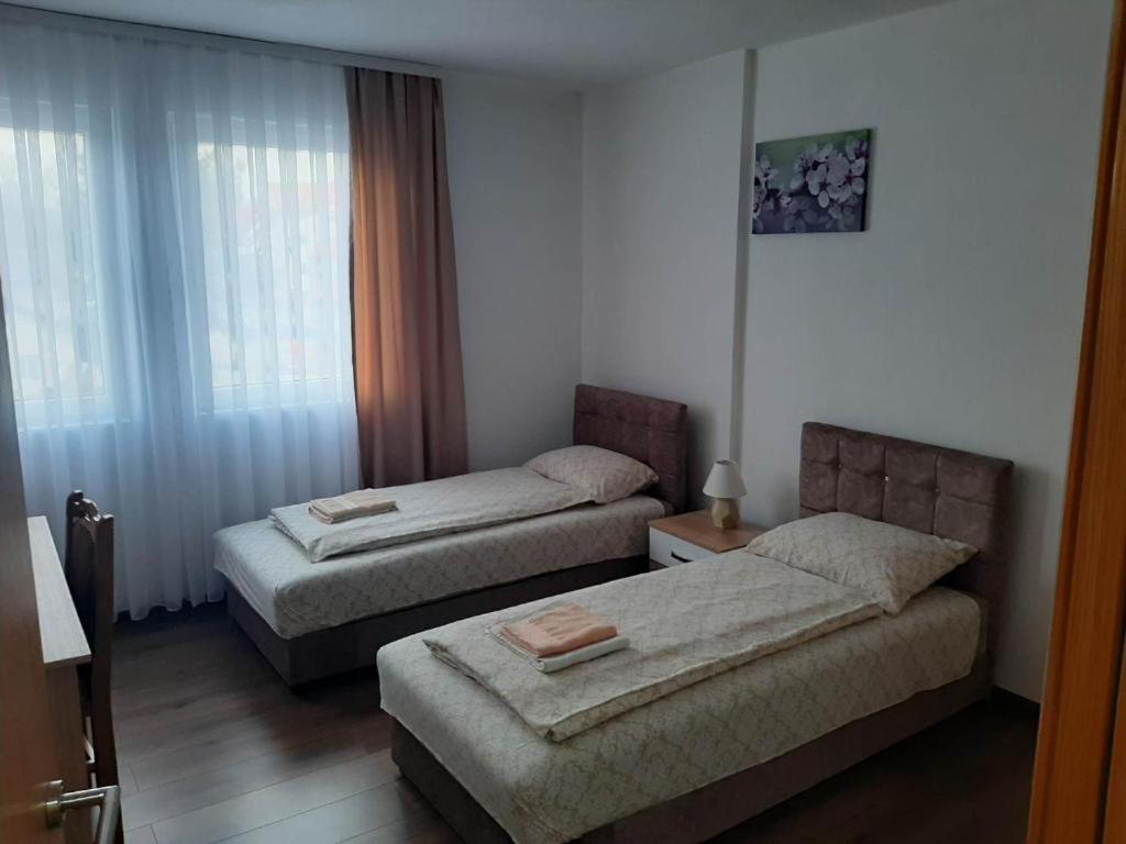 Apartmani Centar เซียนิตซา ภายนอก รูปภาพ
