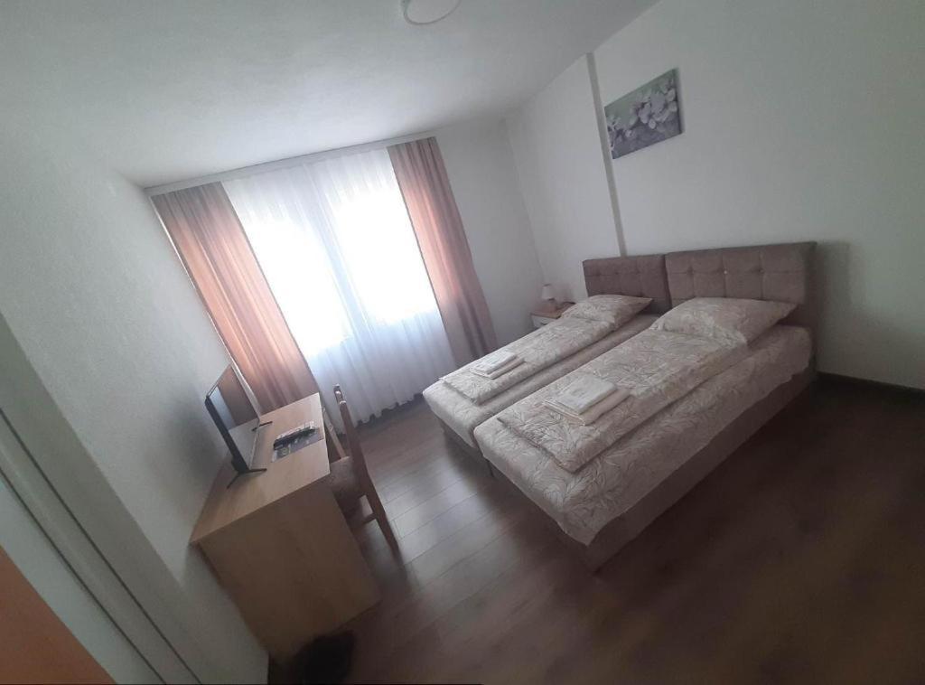 Apartmani Centar เซียนิตซา ภายนอก รูปภาพ