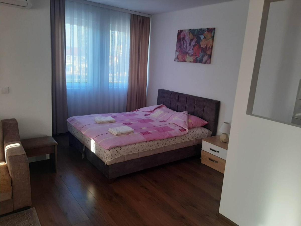 Apartmani Centar เซียนิตซา ภายนอก รูปภาพ