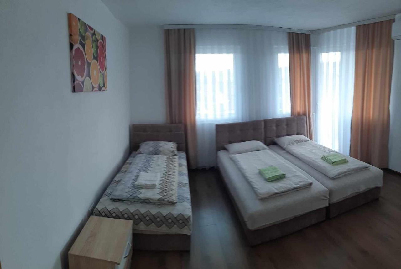 Apartmani Centar เซียนิตซา ภายนอก รูปภาพ